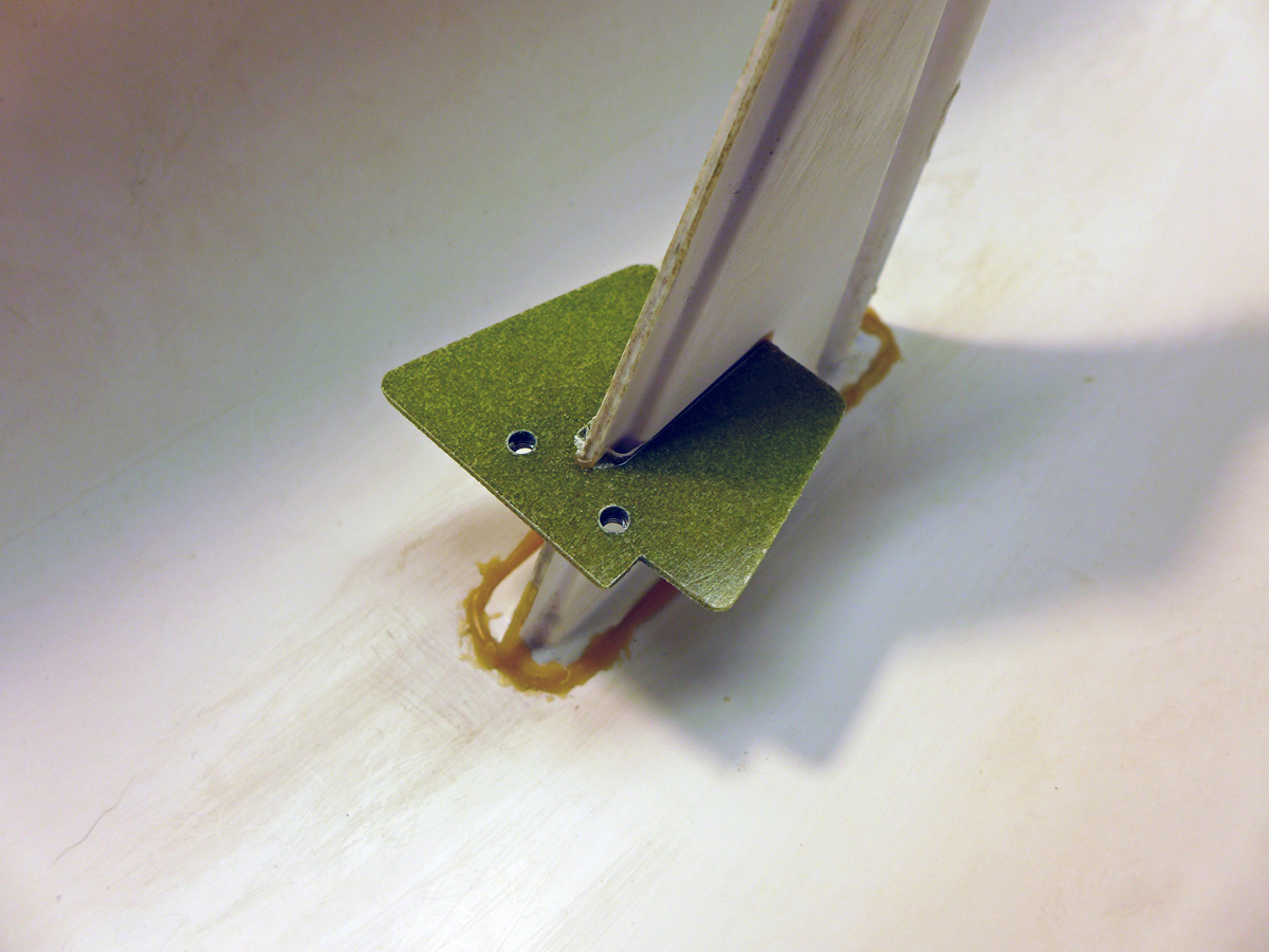 Hilfsplatte geklebt.jpg