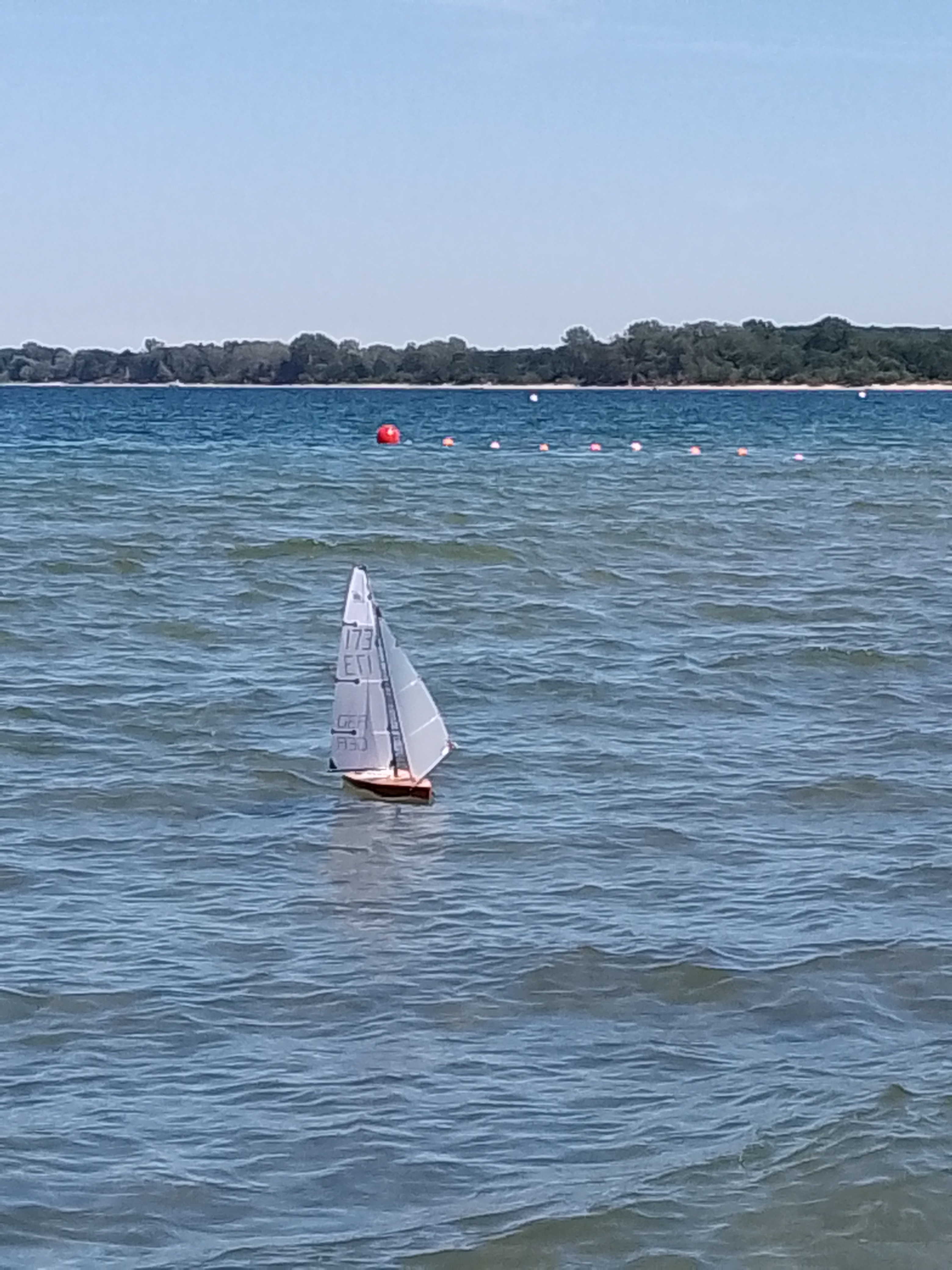 Gleich wieder schwimmen. Ostsee ist warm Heute.