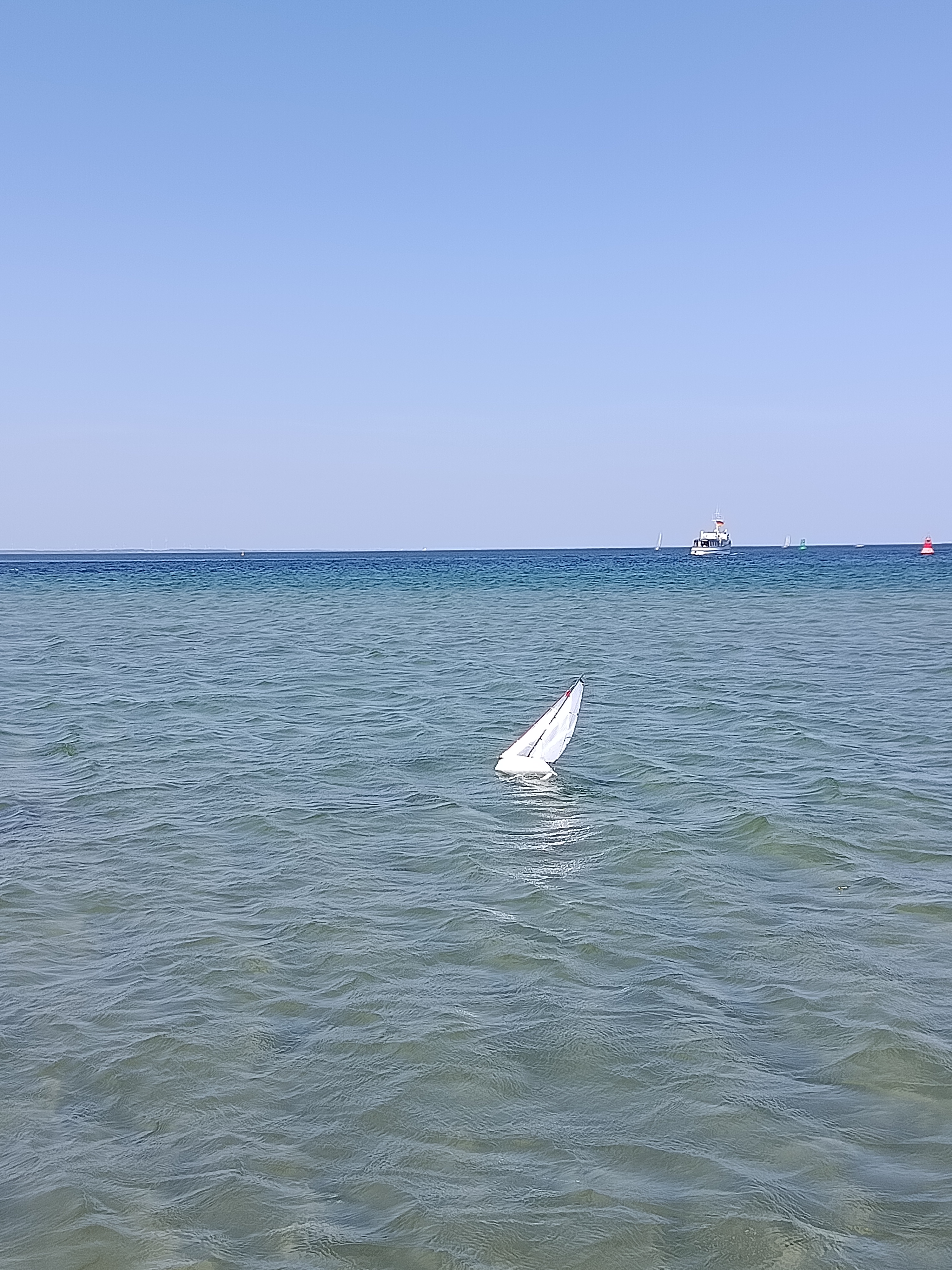 Hier gefällt es mir.<br /> Gleich nee runde schwimmen. Ostseewasser ist schwimmtauglich.